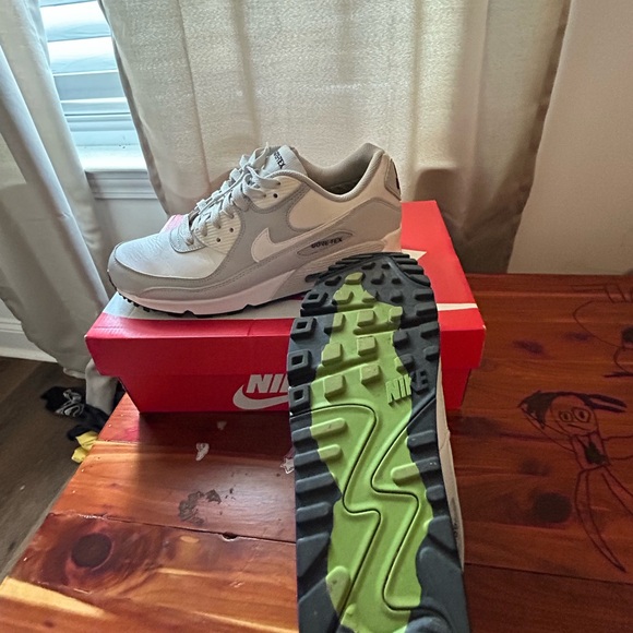 Nikes - Picture 8 of 10